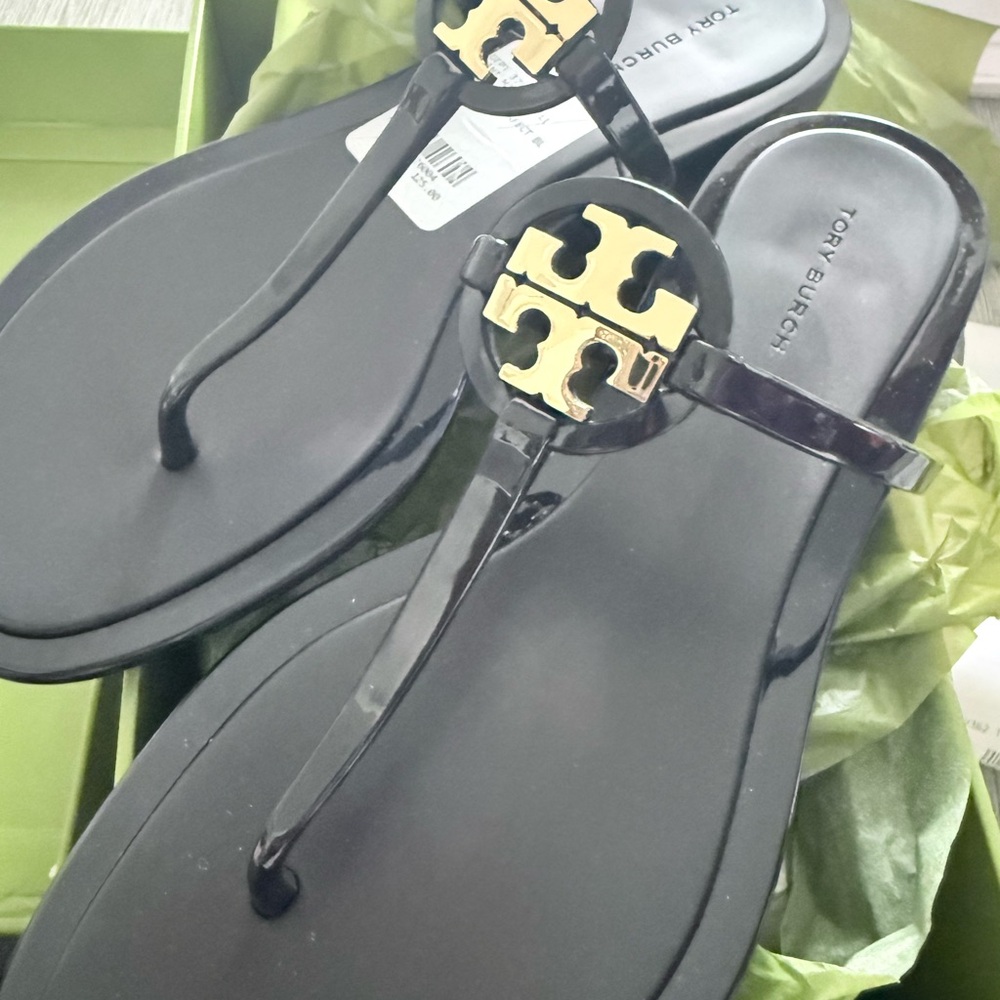 Tori Burch flat black Jellies size 6. New in box
Orig. $125.
Mini miller jellies